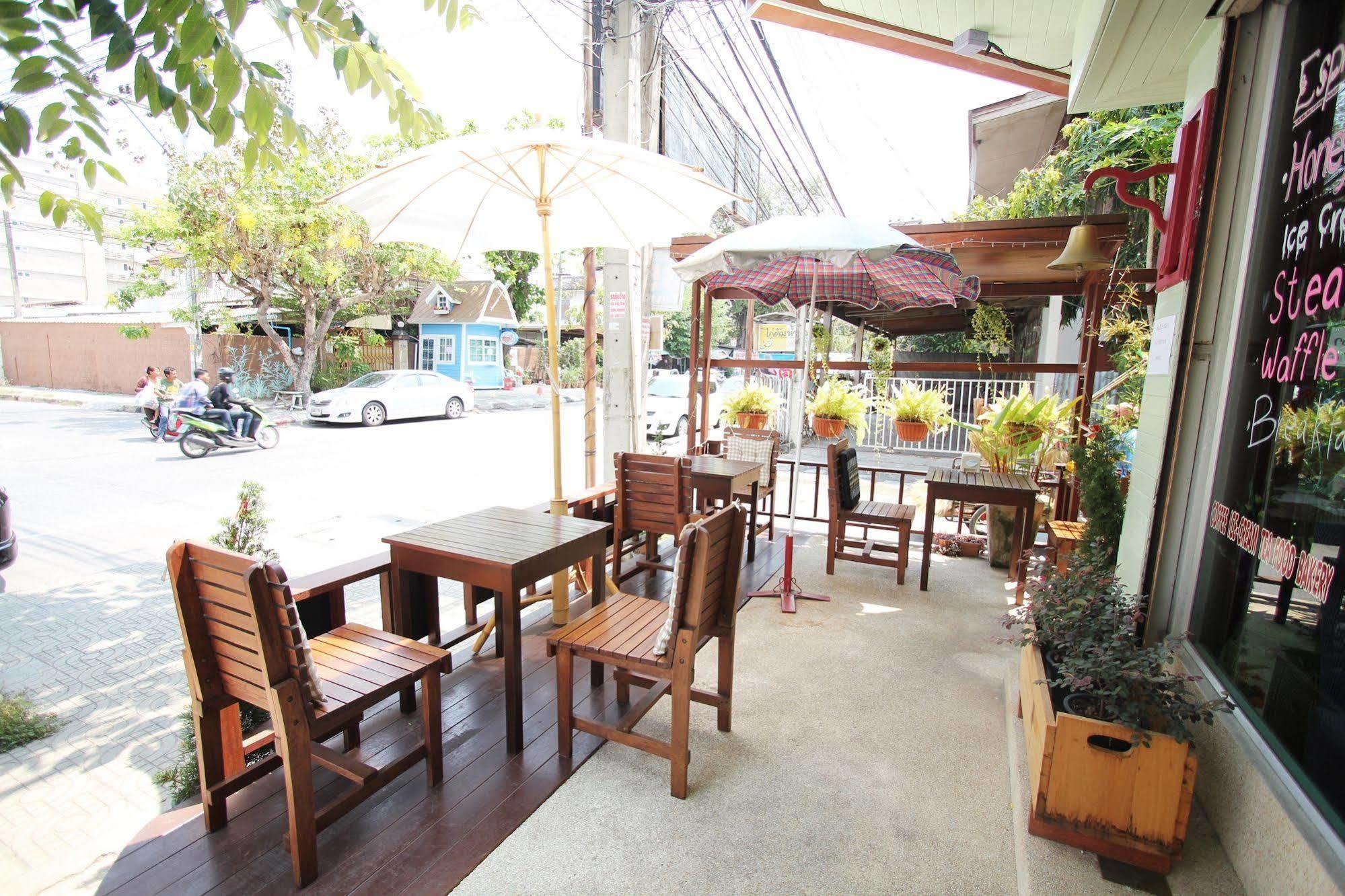 Chanchala Cafe & Hostel Hua Hin Exterior photo